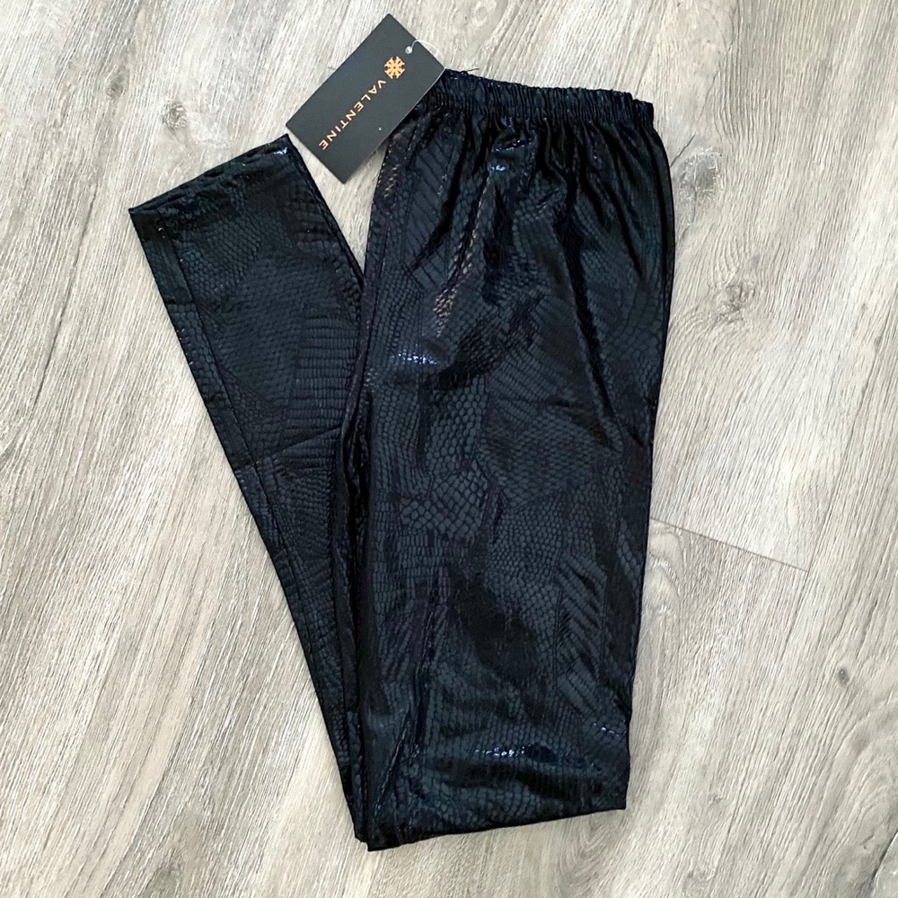 (🎄2/$30) NEW Black reptile print shiny leggings